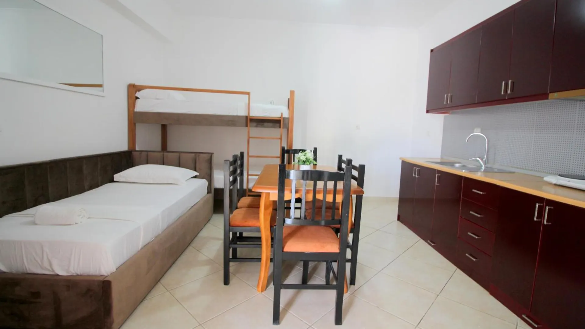 Emel Apartaments Ksamil