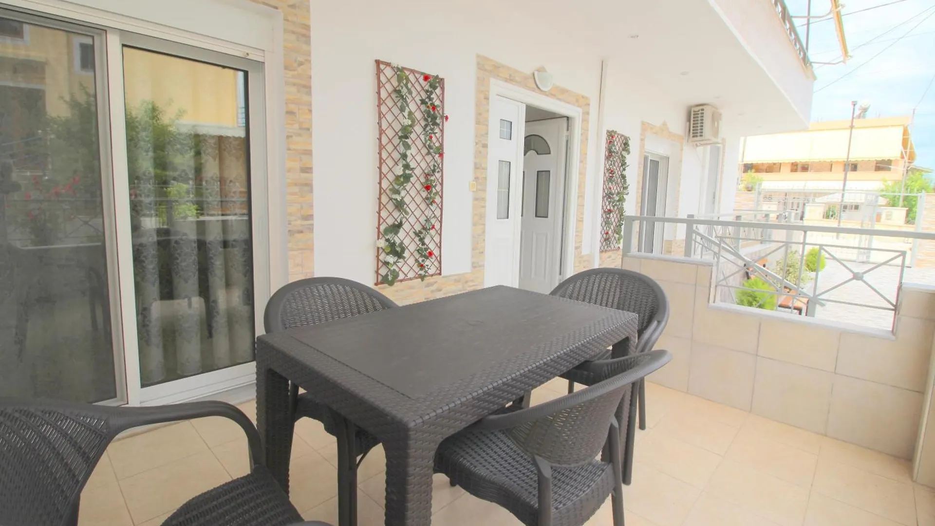 Emel Apartaments Ksamil 0*,