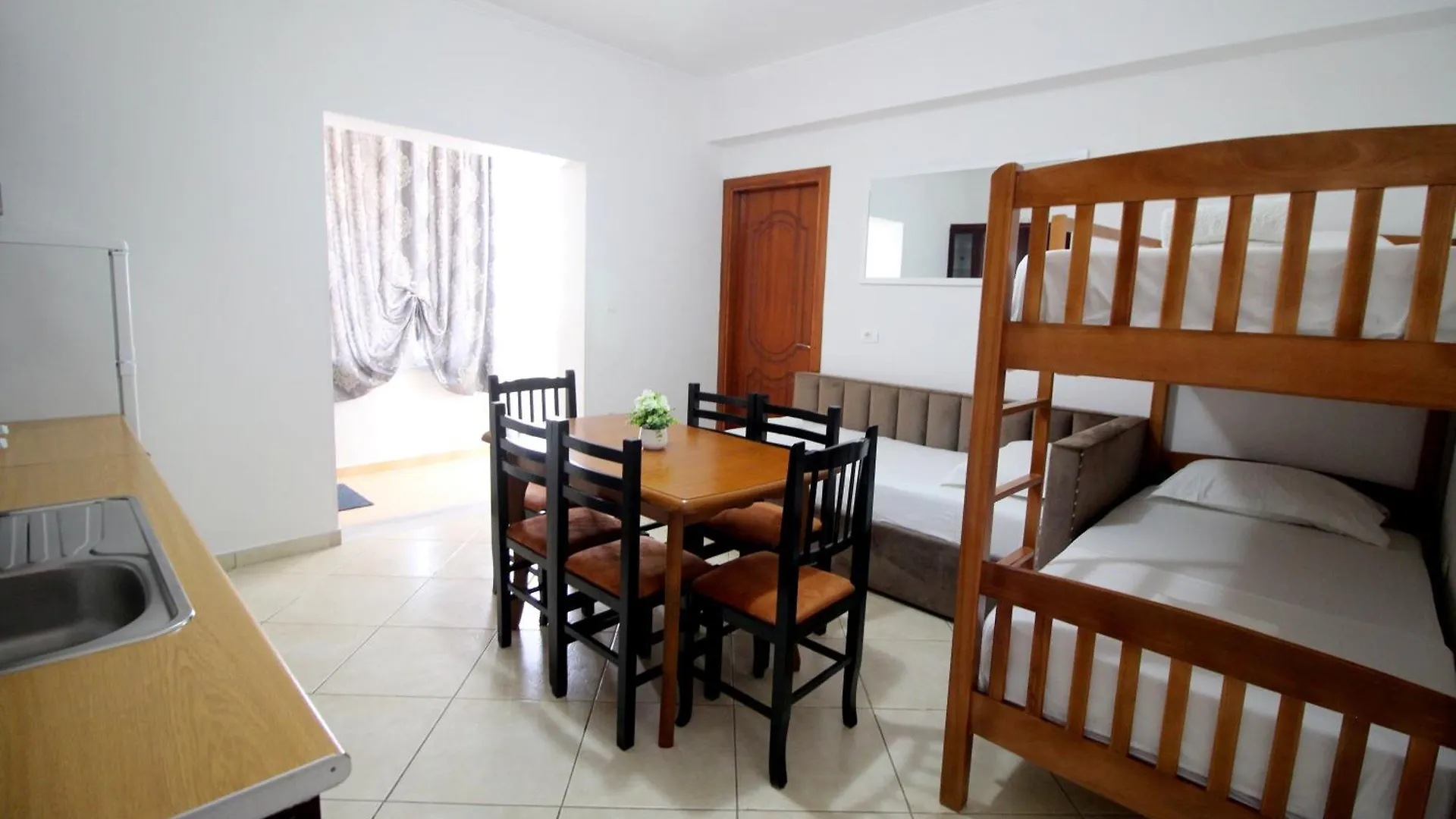 Emel Apartaments Ksamil