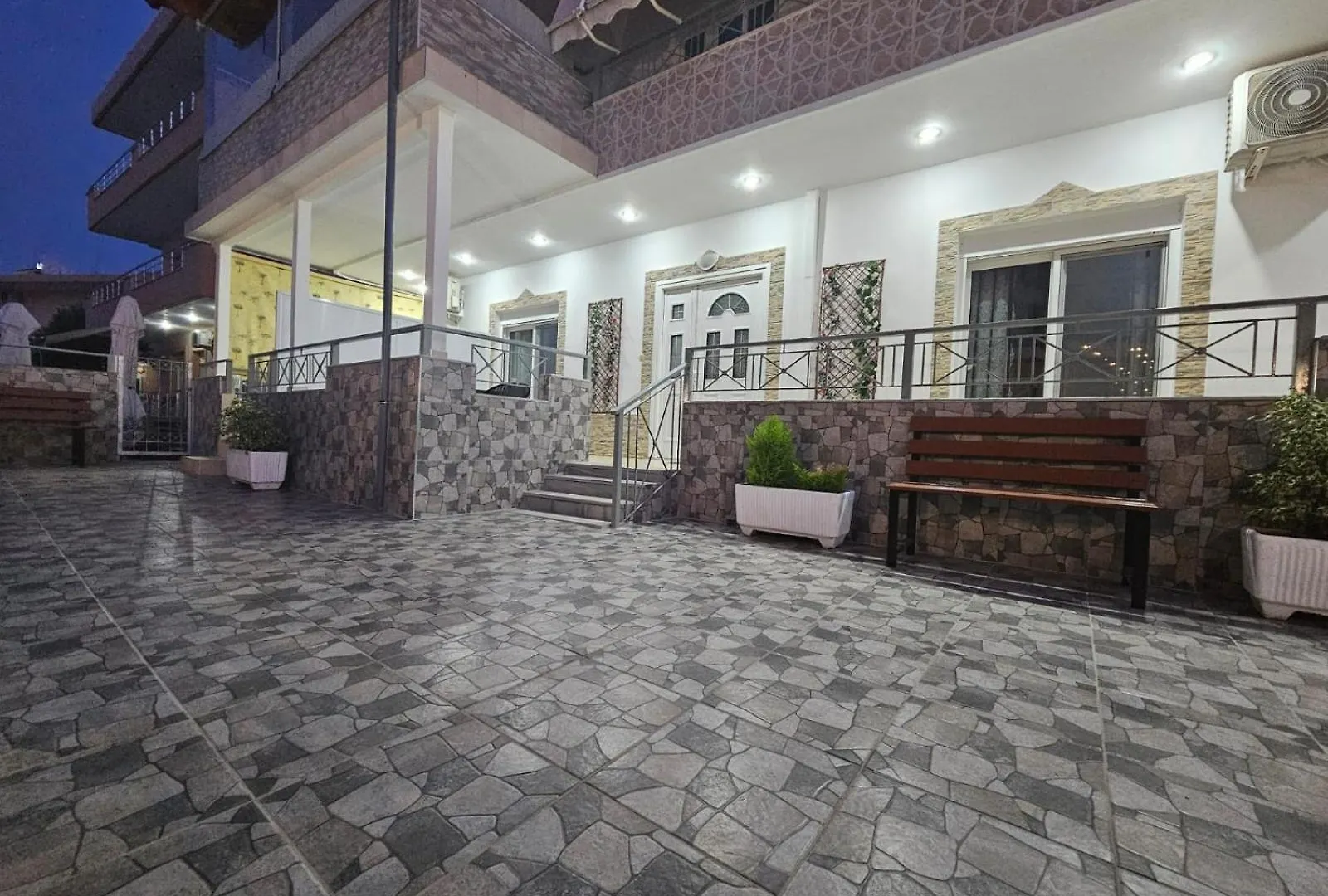 Emel Apartaments Ksamil Appartamento